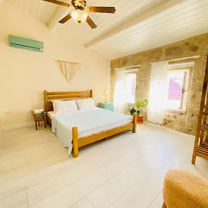 Otel Alaca Butik, Çeşme